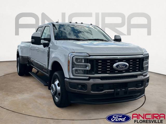 2023 Ford F-350 Super Duty King Ranch 4WD photo