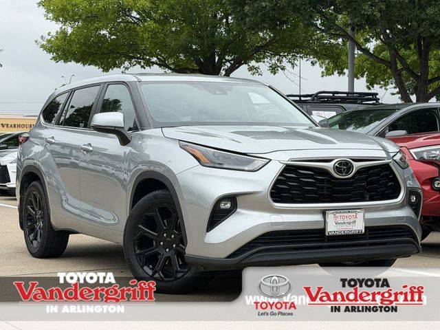 2023 Toyota Highlander LE FWD photo