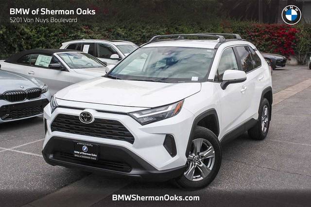 2023 Toyota RAV4 XLE FWD photo