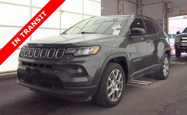 2022 Jeep Compass Latitude Lux 4WD photo