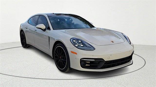 2023 Porsche Panamera  RWD photo