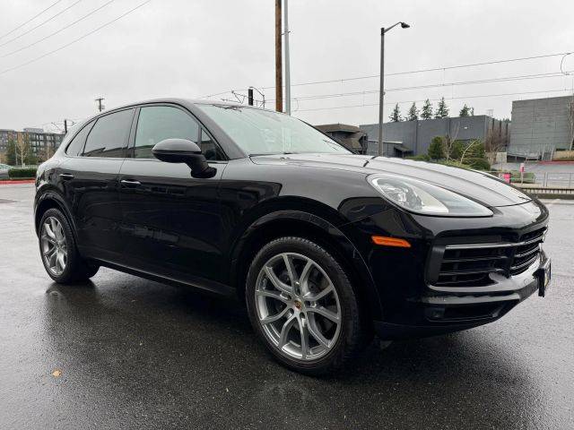 2023 Porsche Cayenne  AWD photo