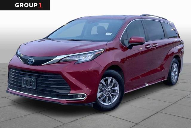 2023 Toyota Sienna XLE FWD photo
