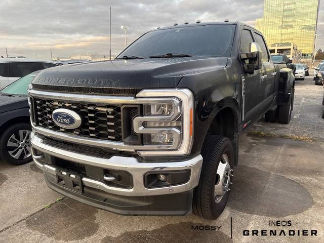 2023 Ford F-350 Super Duty LARIAT 4WD photo
