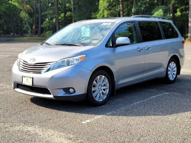2015 Toyota Sienna  AWD photo
