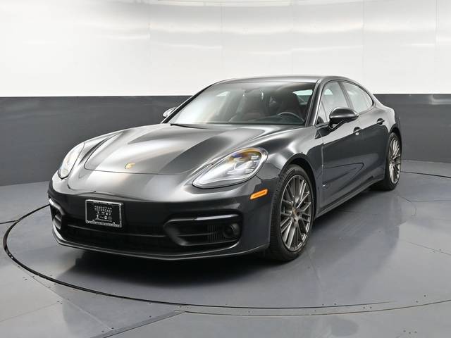 2023 Porsche Panamera  RWD photo