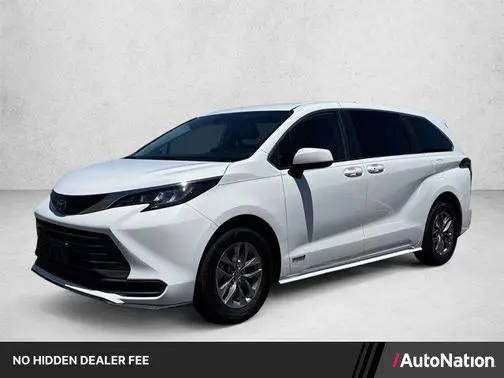 2021 Toyota Sienna LE FWD photo