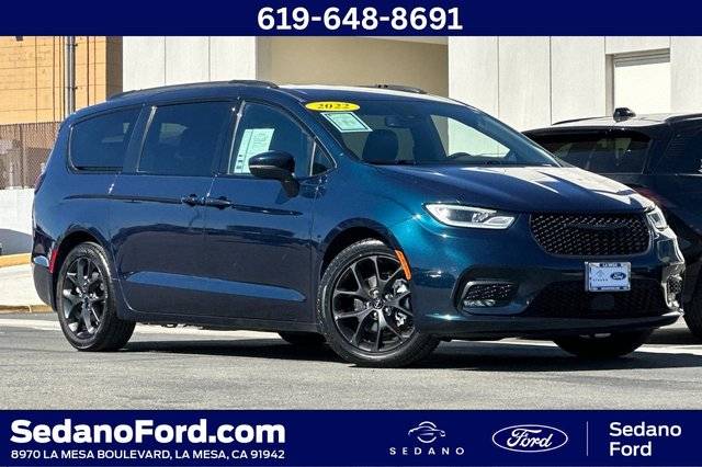 2022 Chrysler Pacifica Minivan Touring L FWD photo
