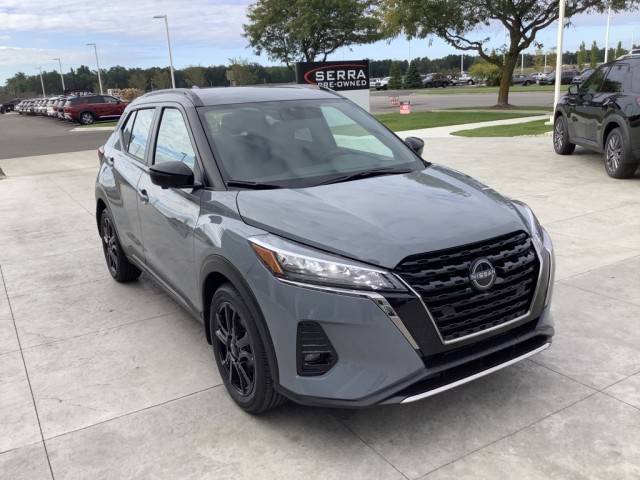 2023 Nissan Kicks SR FWD photo