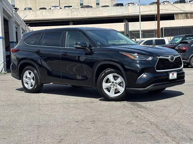 2023 Toyota Highlander L FWD photo
