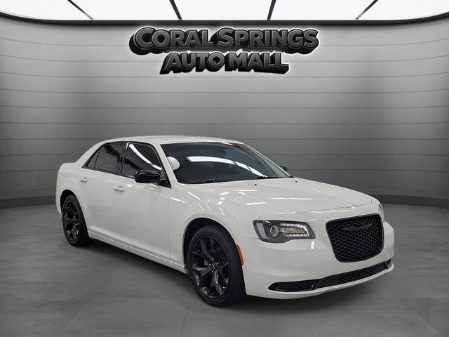 2023 Chrysler 300 Touring RWD photo