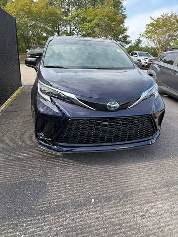 2023 Toyota Sienna XSE FWD photo