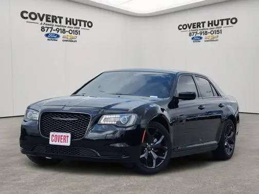 2023 Chrysler 300 Touring RWD photo