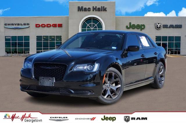 2023 Chrysler 300 Touring RWD photo