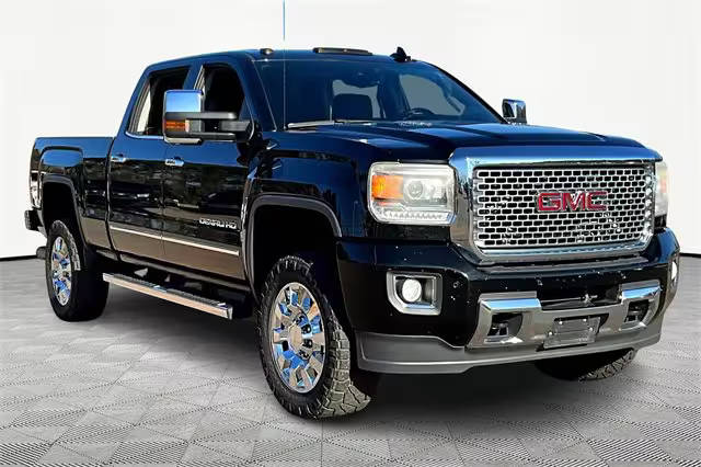 2016 GMC Sierra 2500HD Denali 4WD photo