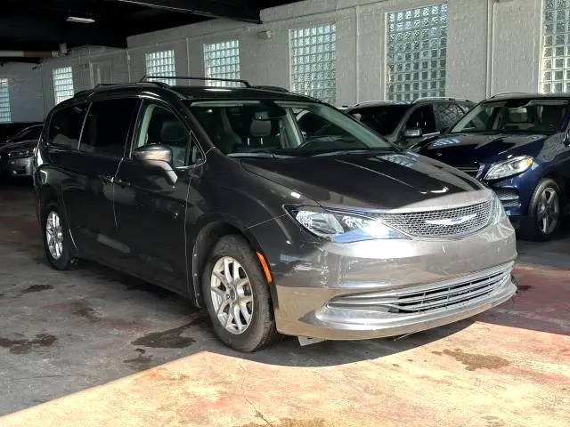 2020 Chrysler Voyager LXI FWD photo