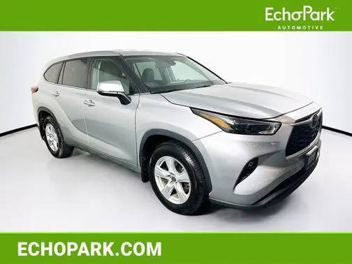 2023 Toyota Highlander LE FWD photo