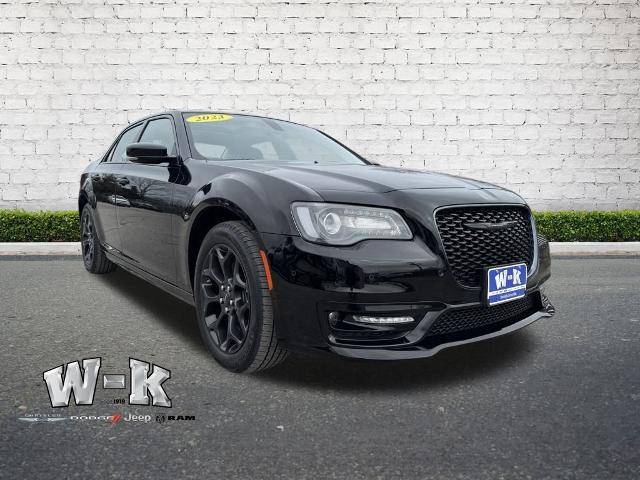 2023 Chrysler 300 Touring L AWD photo