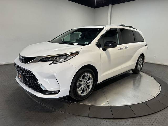 2023 Toyota Sienna XSE AWD photo