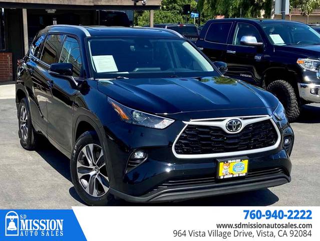 2022 Toyota Highlander XLE FWD photo