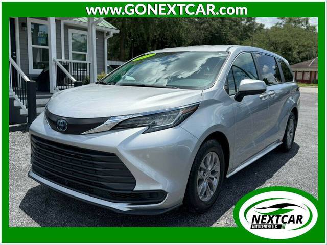 2022 Toyota Sienna LE FWD photo