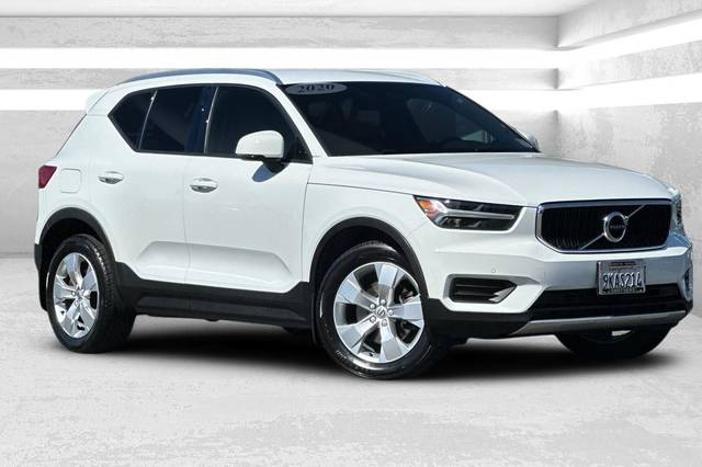2020 Volvo XC40 Momentum AWD photo