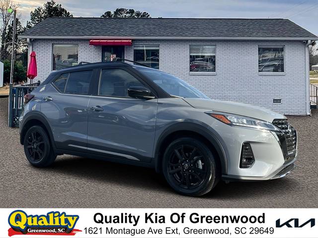 2023 Nissan Kicks SR FWD photo