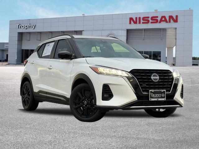 2023 Nissan Kicks SR FWD photo