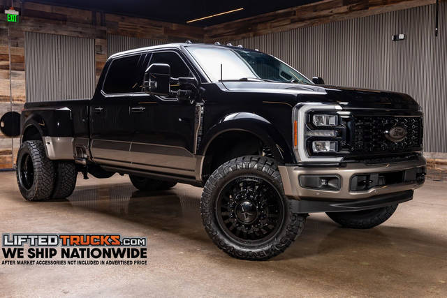 2023 Ford F-450 Super Duty King Ranch 4WD photo