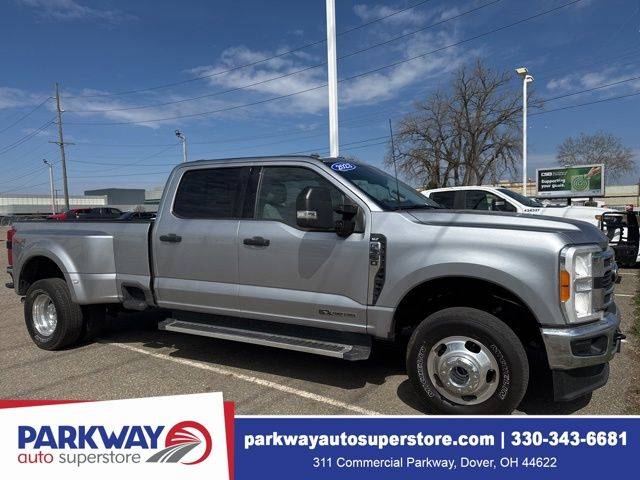 2023 Ford F-350 Super Duty XLT 4WD photo