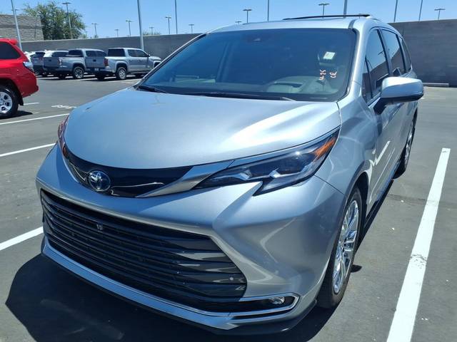 2023 Toyota Sienna Platinum FWD photo