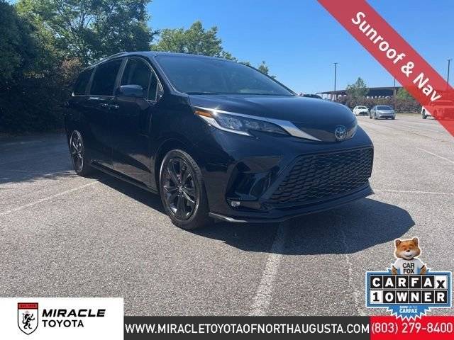 2023 Toyota Sienna XSE FWD photo