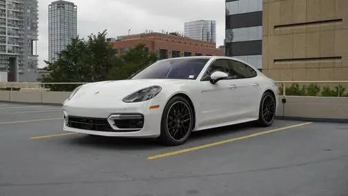 2023 Porsche Panamera GTS AWD photo