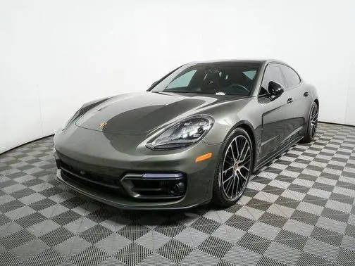 2023 Porsche Panamera GTS AWD photo