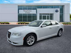 2023 Chrysler 300 Touring RWD photo