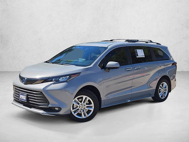 2023 Toyota Sienna Woodland Edition AWD photo