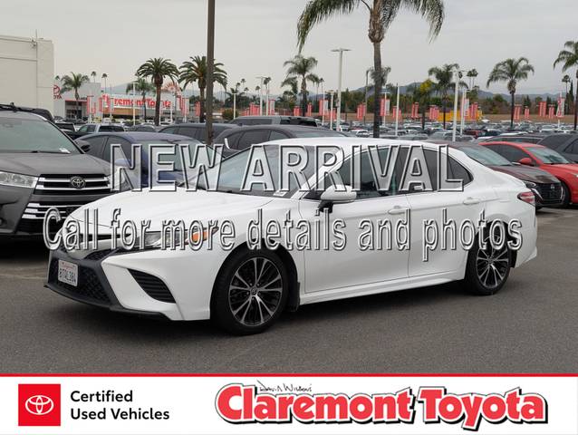 2020 Toyota Camry SE FWD photo