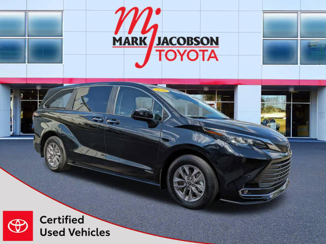 2021 Toyota Sienna XLE FWD photo