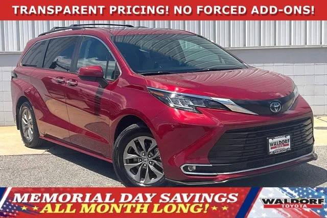 2023 Toyota Sienna XLE FWD photo