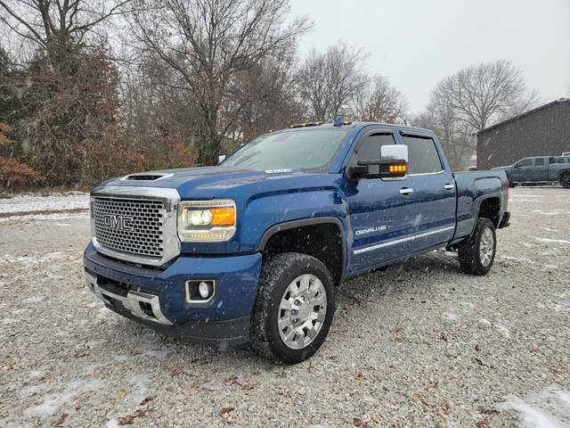 2017 GMC Sierra 2500HD Denali 4WD photo