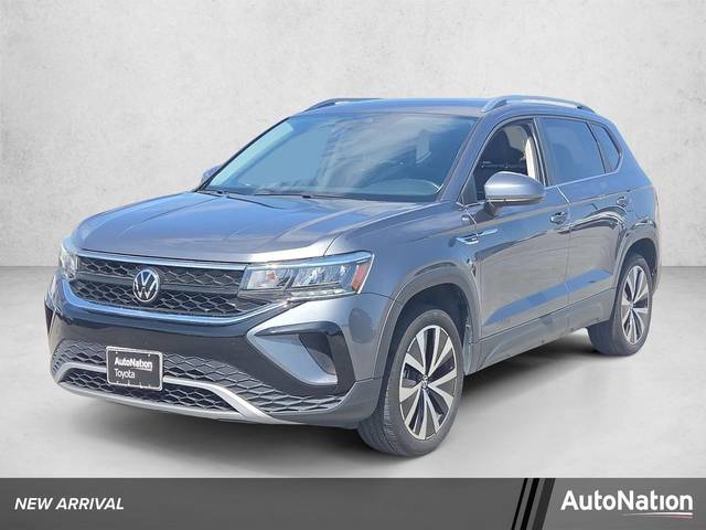 2023 Volkswagen Taos SE FWD photo