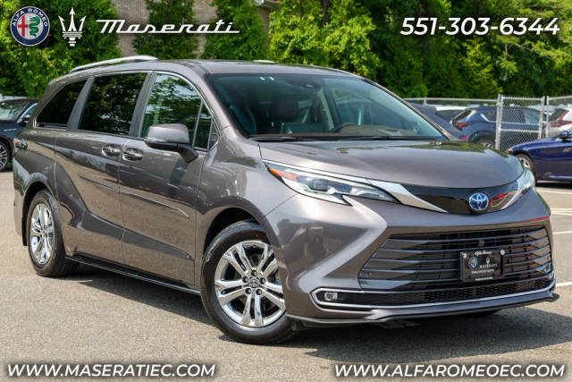 2023 Toyota Sienna Platinum AWD photo