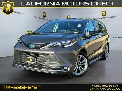 2023 Toyota Sienna Platinum FWD photo