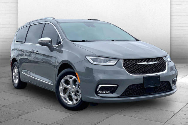 2021 Chrysler Pacifica Minivan Limited AWD photo