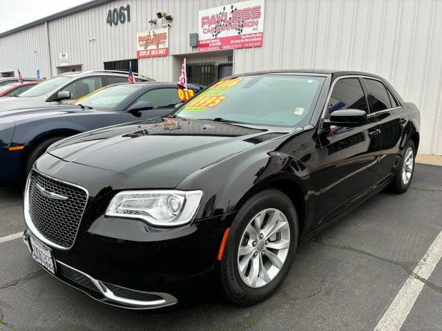 2016 Chrysler 300 Limited RWD photo