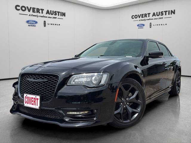 2023 Chrysler 300 Touring L RWD photo
