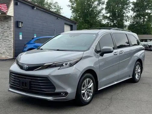 2023 Toyota Sienna Woodland Edition AWD photo