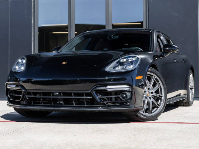 2023 Porsche Panamera GTS AWD photo