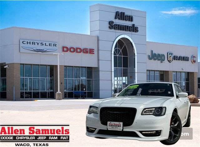 2023 Chrysler 300 Touring L RWD photo