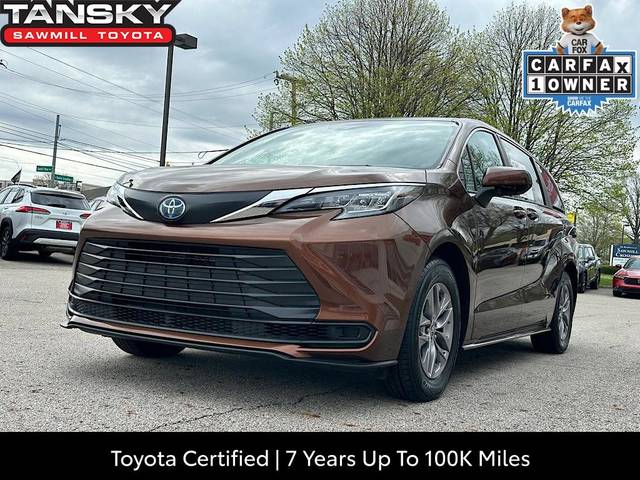 2023 Toyota Sienna LE FWD photo